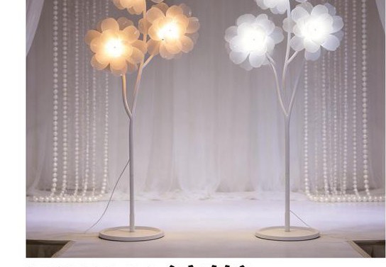 Curved-Pole Flower Aisle Light